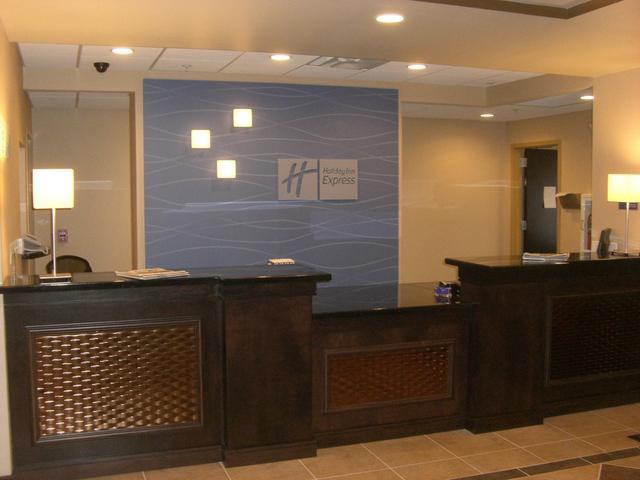 Holiday Inn Express Hotel & Suites Newport South By Ihg Exterior photo