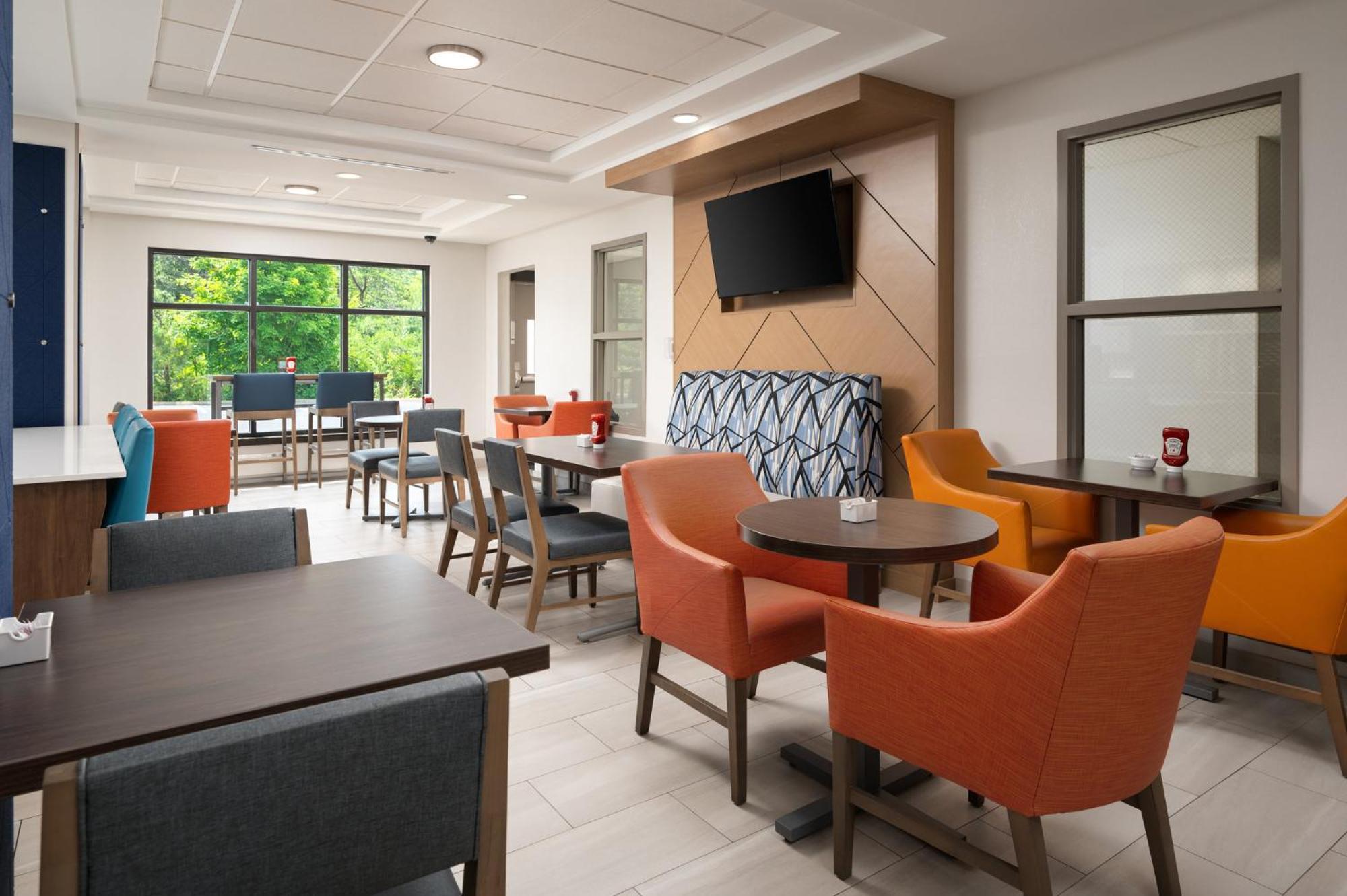 Holiday Inn Express Hotel & Suites Newport South By Ihg Exterior photo