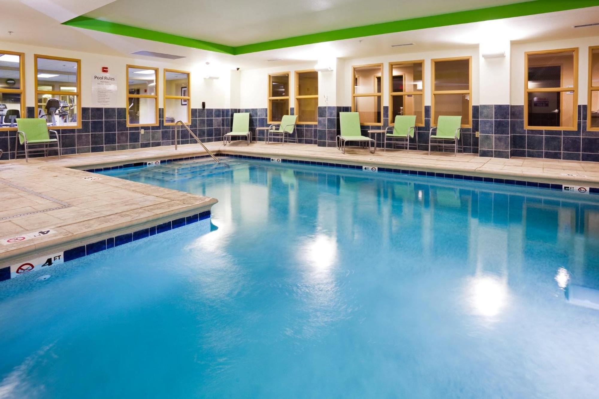 Holiday Inn Express Hotel & Suites Newport South By Ihg Exterior photo